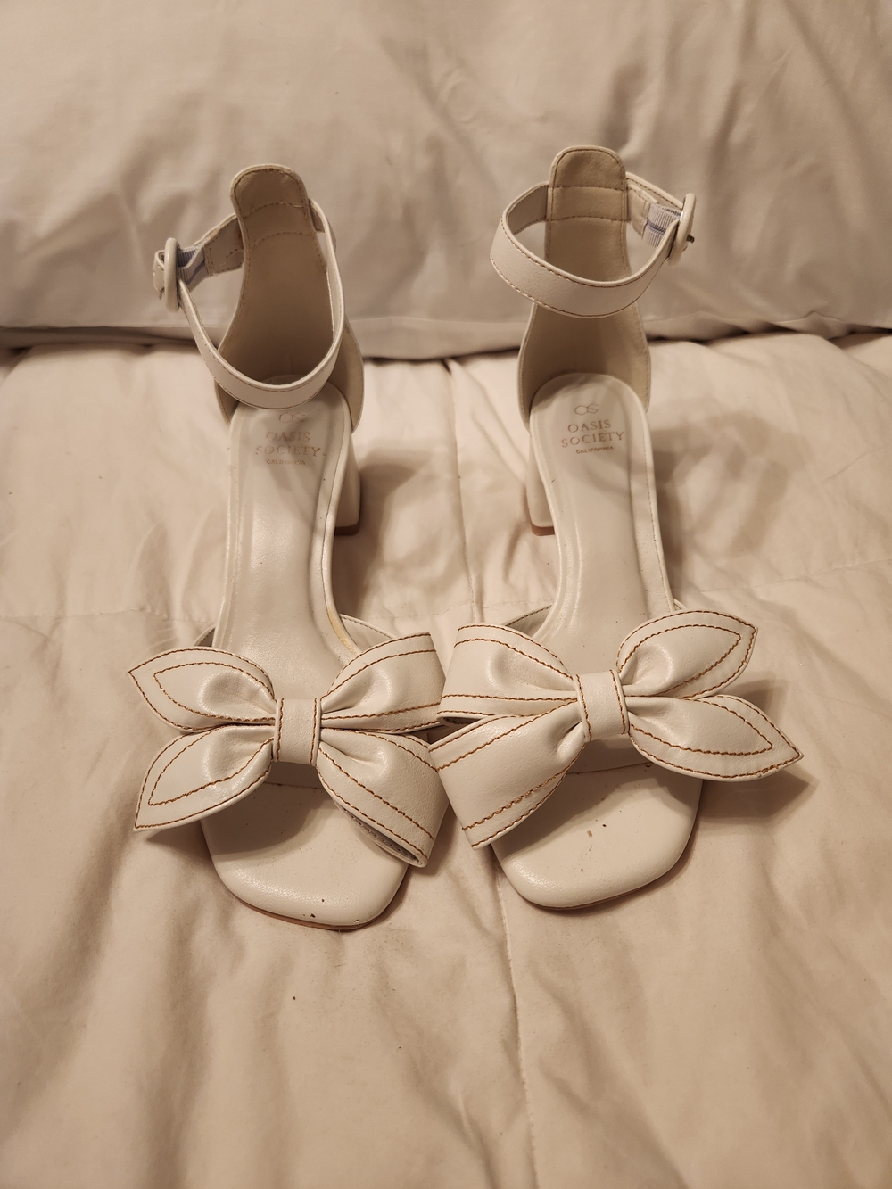 Oasis Society Bow Sandals